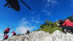 Yamaç Paraşütü Heyecanı Faciayla Bitti! 1200 Metreden Kayalıklara Çakıldılar