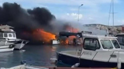 Çeşme'de Balıkçı Barınağında Yangın! 7 Tekne Alevlere Teslim Oldu