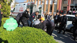 Erkek Şiddeti Her Yerde... Boşanma Duruşması Çıkışında Eşini Bıçakladı