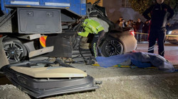 Lüks Otomobil, Duran Kamyona Çarptı! Ölü ve Yaralılar Var