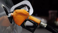 Akaryakıtta Tabela Yine Değişti: Benzine Gece Yarısı Bir İndirim Daha