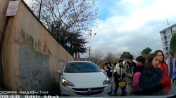 Dehşete Düşüren Anlar! Okuldan Çıkan Öğrencilerin Üzerine Otomobilini Sürdü