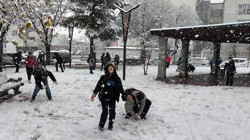 Kar Yağışı Bastırdı, Valilikler Tek Tek Duyurdu: Birçok İlde Okullar Tatil Edildi