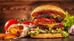 Dünyanın En Pahalı Hamburgerleri Türkiye’de: Big Mac Endeksi Alarm Verdi! Bir Menü İçin Saatlerce Çalışıyoruz