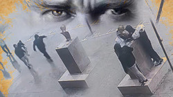 Fırtınada Atatürk Büstüne Siper Oldular: Öğrencilerden Yürek Isıtan Görüntüler