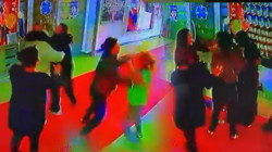 Esenyurt'ta Veliler Okulda Birbirine Girdi: Saç Saça Baş Başa Kavga Ettiler