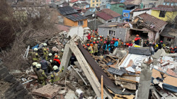 İstanbul Fatih'te İki Bina Çöktü!  Vali Gül'den Açıklama: Enkaz Altında 9 Kişi Kaldı, 7'si Kurtarıldı