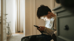 Fransa'da Çocuklara Sosyal Medya Yasağı