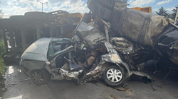 TEM'de Feci Kaza! Kağıt Gibi Ezilen Araçta İki Kişi Hayatını Kaybetti