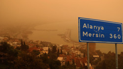 Afrika'dan Gelen Çöl Tozu Antalya'yı Esir Aldı: Gökyüzü Turuncuya Boyandı