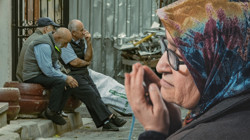 İstanbul'da Yaşlı Olmak... Geçinemiyor, Beslenemiyor, İlaç Alamıyorlar