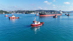 Rusya'da Saldırıya Uğrayan Tanker Yoğun Güvenlik Eşliğinde İstanbul Boğazı'ndan Geçti