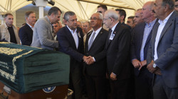 Kılıçdaroğlu ve Özel, Deniz Baykal'ın Eşi Olcay Baykal'ın Cenaze Töreninde Selamlaştı