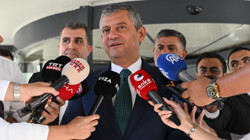 CHP'de Özgür Özel ve Ekibinin Yapacağı Kritik Toplantı Yarına Ertelendi: Milletvekili İstifaları Başladı