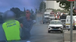 Trafik Polisine Bıçaklı Saldırı Kamerada: Saldırgan Bacağından Vurularak Yakalandı