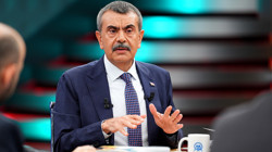 'Fenomen Öğretmen' Devri Bitti: Bakan Tekin Okullardaki Cep Telefonu ve Beyaz Önlük Kuralını Açıkladı