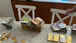 Mersin'deki Yolsuzluk Operasyonunda Bir Evden Servet Çıktı: Külçe Altınlar ve Milyonlarca Liralık Döviz...