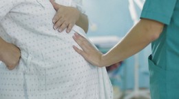 Sosyal Medyayı İkiye Bölen Olay: Doğum Yapan Eşiyle Hastanede Kalmadı! 'Bütün Gece Sandalyede Oturamam'