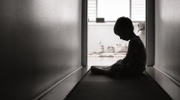Çocuk Kitabı Yazarı ve Eşi, Çocuk İstismarından Hüküm Giydi: Evlat Edinip İşkence Etmişler