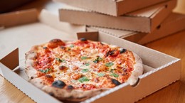 Yuvarlak Pizzalar Neden Kare Kutulara Koyulup Üçgen Kesilir? Meğer Sebebi Buymuş