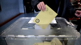 Son Anketten Çarpıcı Sonuç! Oy Oranında Dengeler Değişti, İki Parti Kan Kaybediyor