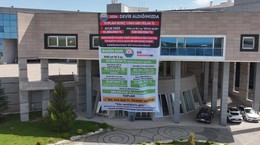 Gölbaşı Belediyesi Mali Tablosunu Binasına Astı