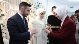 Bakan Göktaş Kendisine Sosyal Medyadan Ulaşan Gencin Nişanına Katıldı