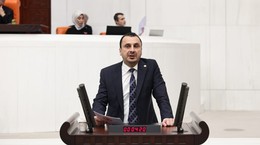 CHP’li Bekir Başevirgen Çifçilerin Sorunlarını Dinledi: 'Bu Şekilde Giderse Kiraz Ağaçları da Kesilecek'