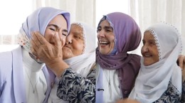 Bakan Göktaş’tan Fenomen ‘Raife Babaanne'ye Sürpriz Ziyaret
