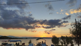 Dünyada Gün Batımının En Güzel İzlendiği Yerlerden Biri Olan Çıldır Gölü'ndeki Manzara Görenleri Hayran Bırakıyor