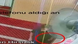 Camide Hırsızlık Şoku! Güvenlik Kamerası Her Şeyi Ortaya Çıkardı