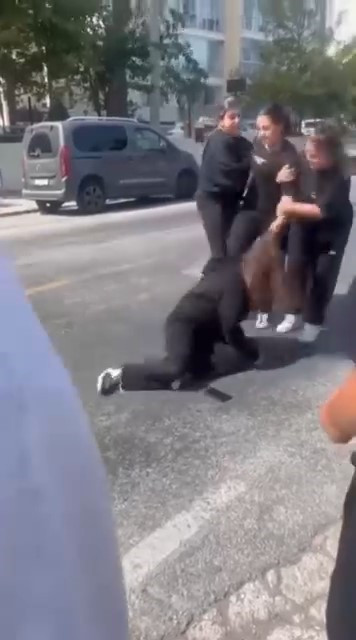 İstanbul, Çanakkale, Konya… Akran Zorbalığı Her Yerde! Saçından Tuttu, Yerde Sürükledi, Bıçakla Tehdit Etti - Resim : 1