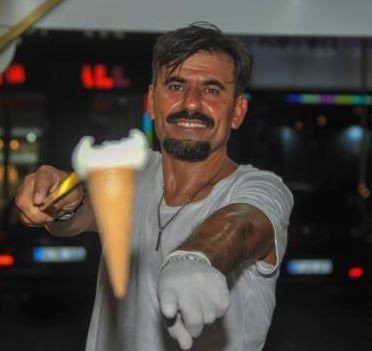 Fenomen dondurmacı, dans ettiği kadının kocası tarafından vuruldu! - Resim: 3