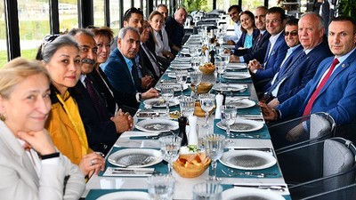 Beylikdüzü Belediye Meclis üyeleri yemekte buluştu