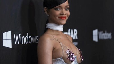 Rihanna'dan iç çamaşırı defilesi