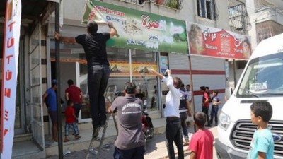 O ilde Arapça tabela, poster ve afişler kaldırıldı