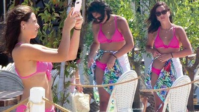 Zehra Çilingiroğlu'ndan plaj pozları