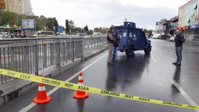 İstanbul'da bomba alarmı! Polis yolu trafiğe kapattı