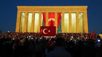 Unutulmayacak görüntüler! On binler Anıtkabir'de 'Andımız'ı okudu...