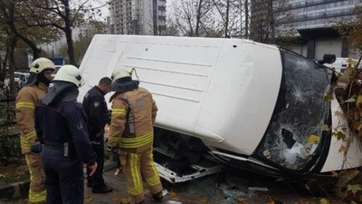 Bahçeşehir'de kaza: Yaralılar var!