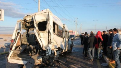 Aksaray'da işçi servisleri çarpıştı