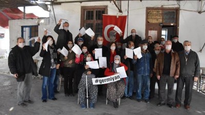 Taş ocağını, beyaz maske takarak protesto ettiler