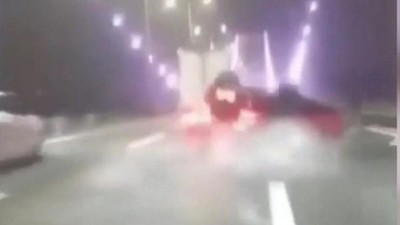 FSM'de dehşet! Makas atarak takla atan otomobilden kurtuldu