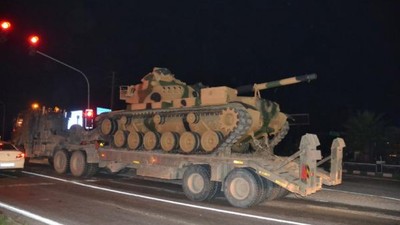 Suriye sınırına askeri sevkiyat sürüyor