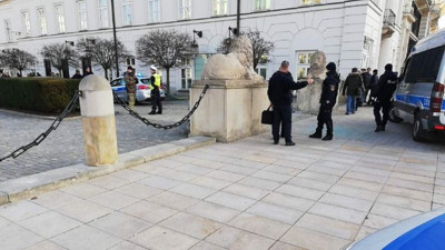 Varşova'da araçlı saldırgan paniği!