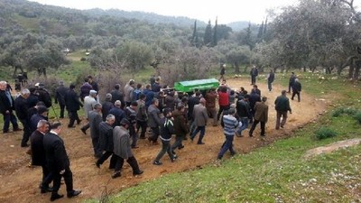 Otomobilde yakılarak öldürülen gençler toprağa verildi