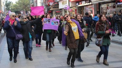Kadınlardan Sevgililer Günü'nde 'eşitlik' dansı