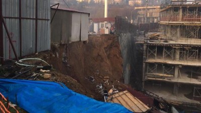 İstinye'de inşaatın istinat duvarı çöktü