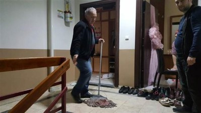 Kayınvalidesini öldürüp, eşini yaraladı