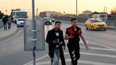 Kaza yapan sürücü, önce kaçtı sonra geri döndü